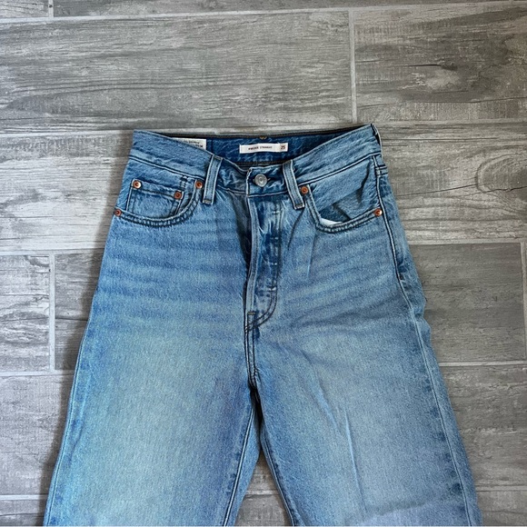 Levi’s Ribcage Straight 25 - Picture 11 of 13
